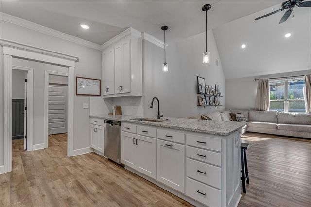 13 Hinckley Circle, Bella Vista, AR 72714