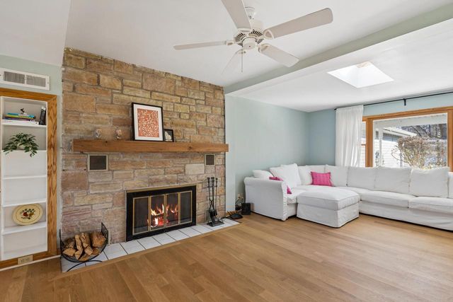 9400 402nd AVENUE, Genoa City, WI 53128