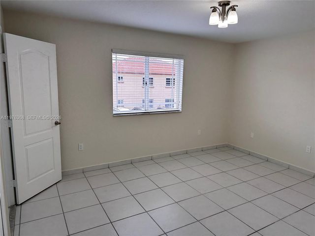 17354 NW 74th Ave 202, Hialeah, FL 33015