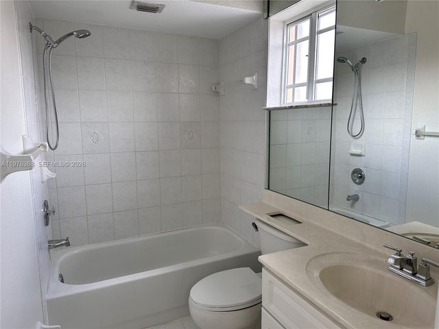 17354 NW 74th Ave 202, Hialeah, FL 33015