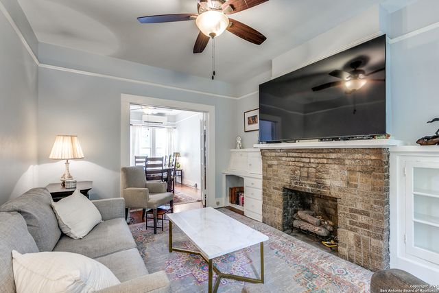 222 Redwood, San Antonio, TX 78209