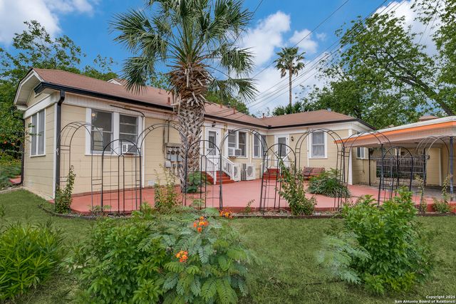 222 Redwood, San Antonio, TX 78209
