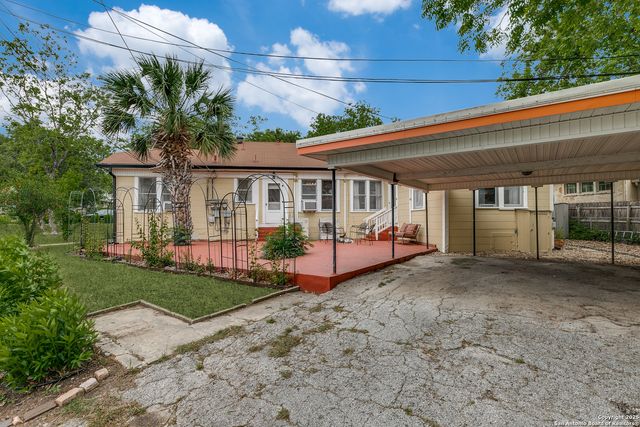 222 Redwood, San Antonio, TX 78209