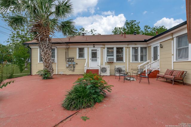 222 Redwood, San Antonio, TX 78209