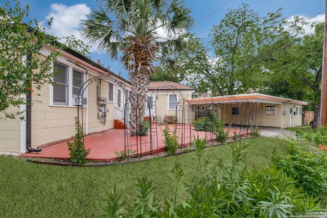 222 Redwood, San Antonio, TX 78209