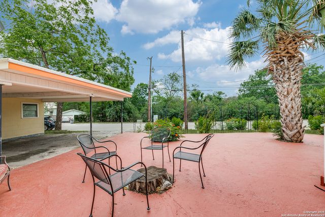 222 Redwood, San Antonio, TX 78209