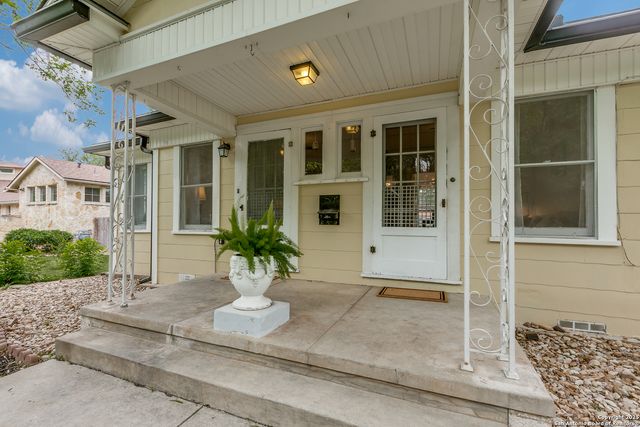 222 Redwood, San Antonio, TX 78209