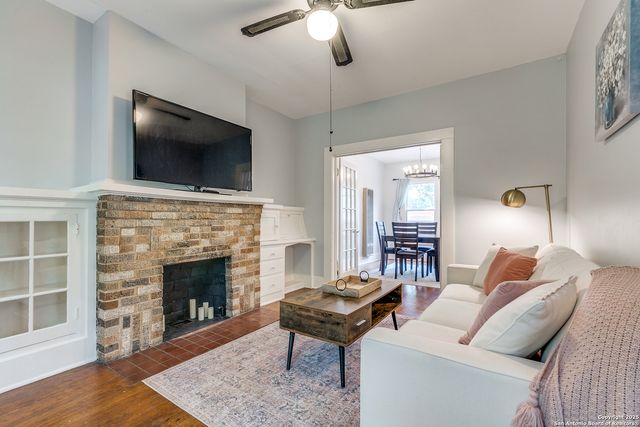 222 Redwood, San Antonio, TX 78209