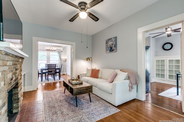 222 Redwood, San Antonio, TX 78209