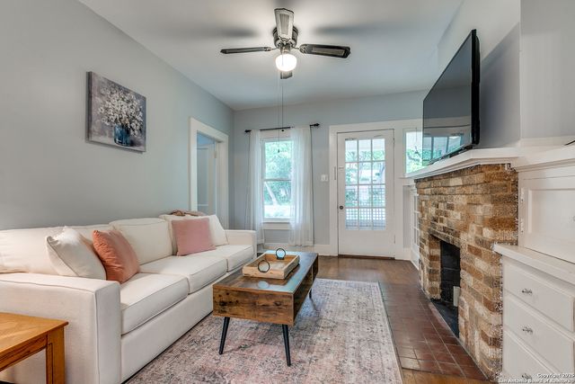 222 Redwood, San Antonio, TX 78209
