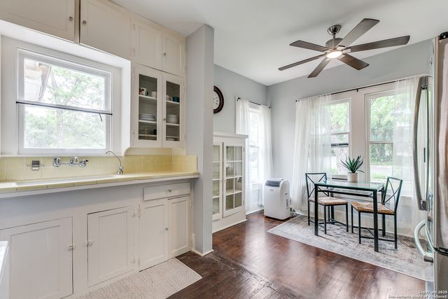 222 Redwood, San Antonio, TX 78209