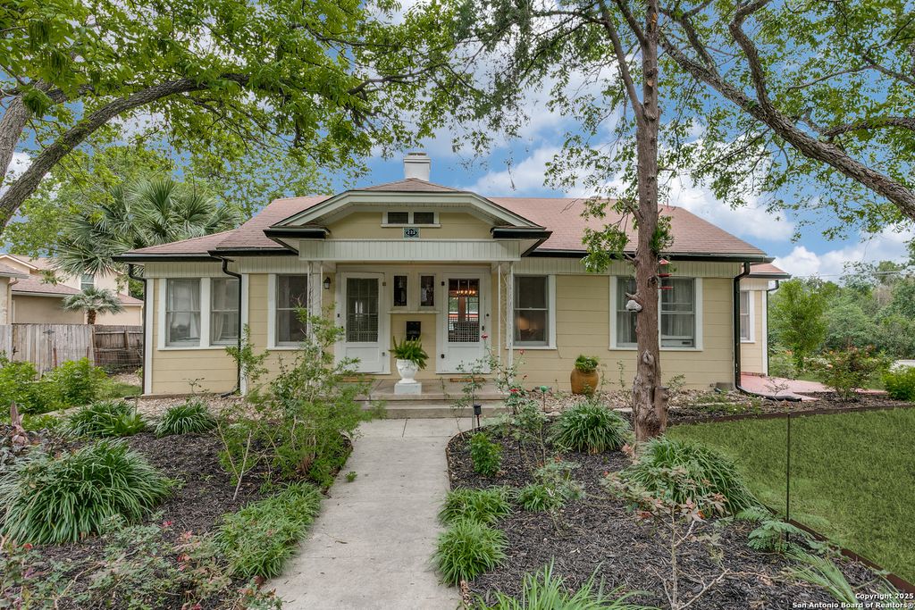 222 Redwood, San Antonio, TX 78209