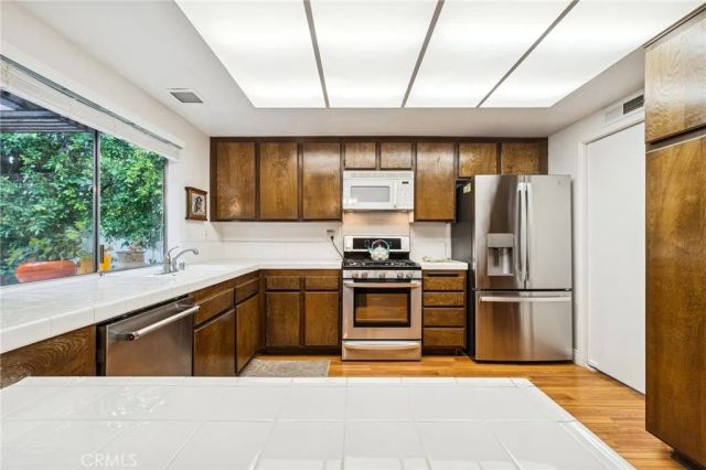 22714 Stagg, West Hills, CA 91304