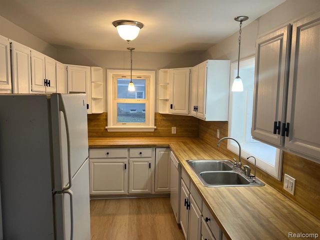 1275 University Avenue, Adrian, MI 49221