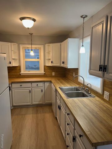 1275 University Avenue, Adrian, MI 49221