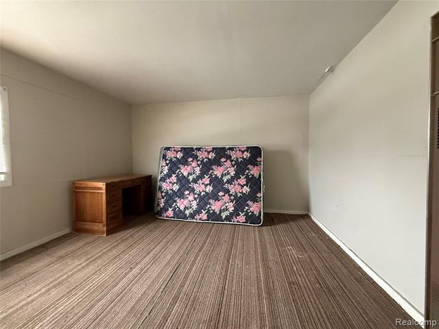 6377 E Atherton Road, Burton, MI 48519