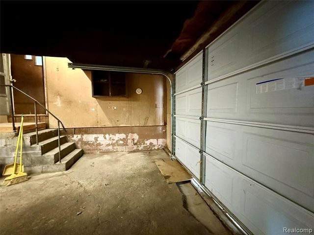 6377 E Atherton Road, Burton, MI 48519