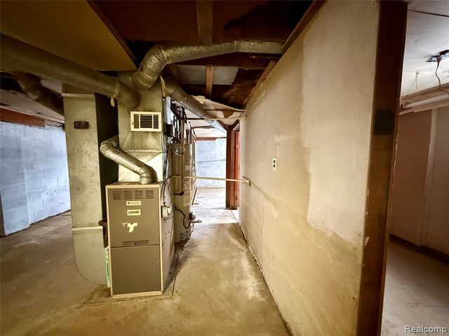 6377 E Atherton Road, Burton, MI 48519