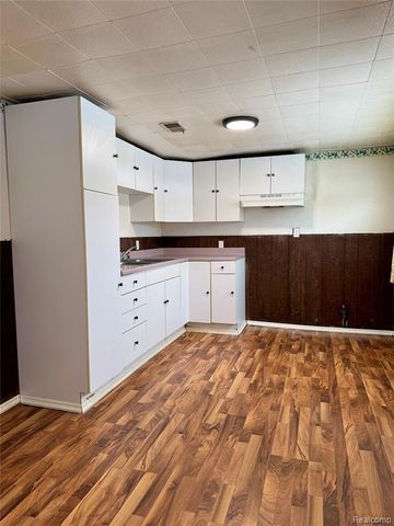 6377 E Atherton Road, Burton, MI 48519