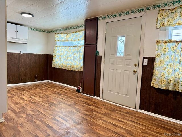 6377 E Atherton Road, Burton, MI 48519