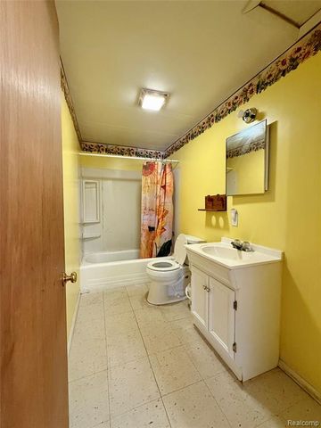 6377 E Atherton Road, Burton, MI 48519