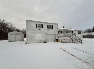 6377 E Atherton Road, Burton, MI 48519