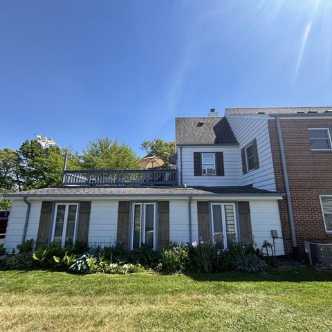 2206 Stonecroft DRIVE, Grafton, WI 53024