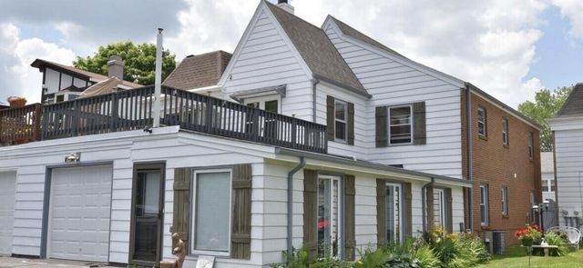 2206 Stonecroft DRIVE, Grafton, WI 53024