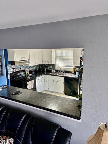 2206 Stonecroft DRIVE, Grafton, WI 53024
