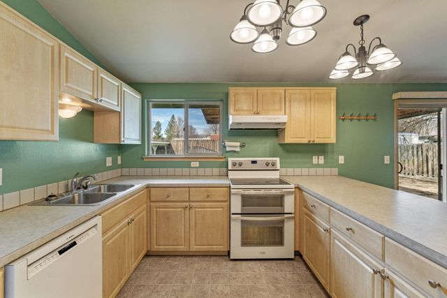 3465 Boardman Avenue, Klamath Falls, OR 97603