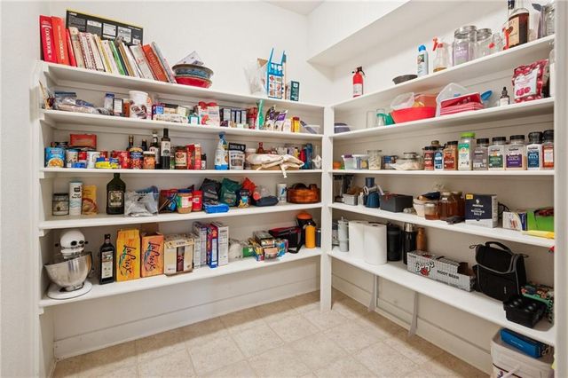 2210 NE 111th Street, Kansas City, MO 64155