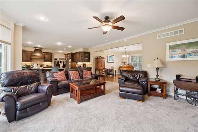 2210 NE 111th Street, Kansas City, MO 64155