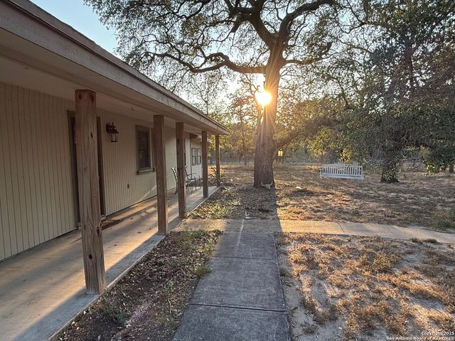 117 Big Oak, La Vernia, TX 78121