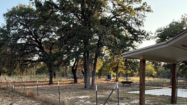 117 Big Oak, La Vernia, TX 78121