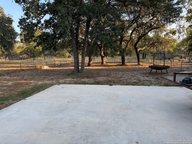 117 Big Oak, La Vernia, TX 78121