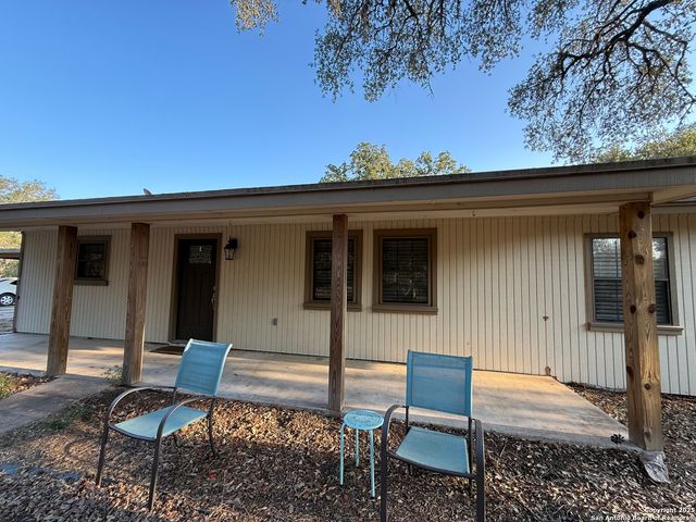 117 Big Oak, La Vernia, TX 78121