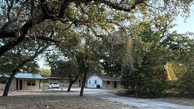 117 Big Oak, La Vernia, TX 78121