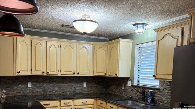117 Big Oak, La Vernia, TX 78121