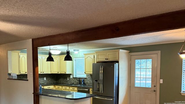 117 Big Oak, La Vernia, TX 78121