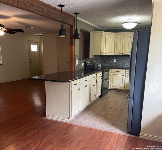 117 Big Oak, La Vernia, TX 78121