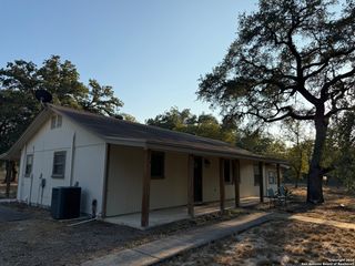 117 Big Oak, La Vernia, TX 78121