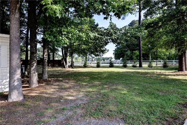 821 Edinburgh CT, Smithfield, VA 23430
