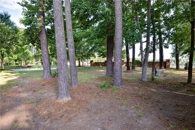 821 Edinburgh CT, Smithfield, VA 23430