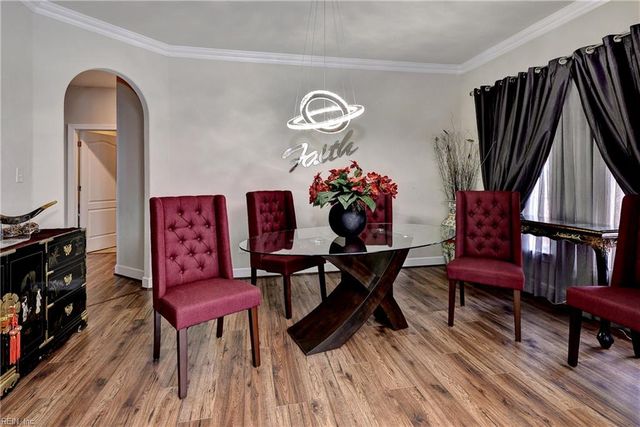 821 Edinburgh CT, Smithfield, VA 23430