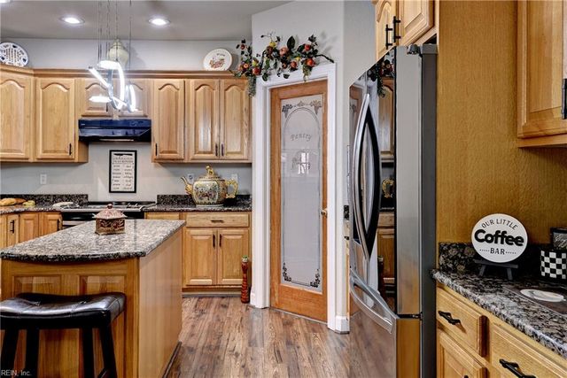 821 Edinburgh CT, Smithfield, VA 23430