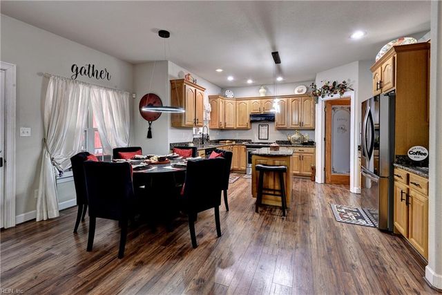 821 Edinburgh CT, Smithfield, VA 23430