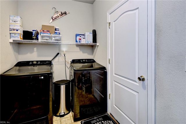 821 Edinburgh CT, Smithfield, VA 23430
