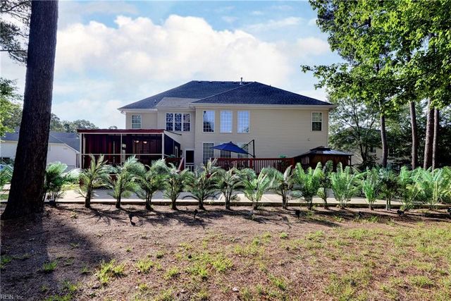 821 Edinburgh CT, Smithfield, VA 23430