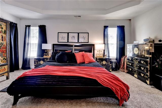821 Edinburgh CT, Smithfield, VA 23430