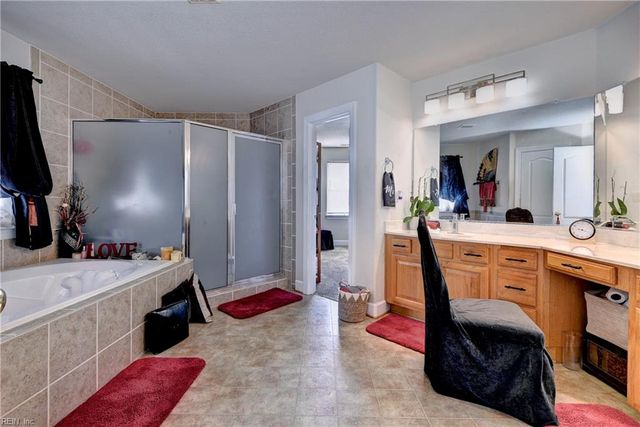 821 Edinburgh CT, Smithfield, VA 23430